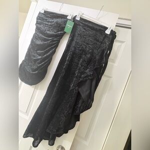 HALARA Black Crushed Velvet High-Low Ruched Skirt